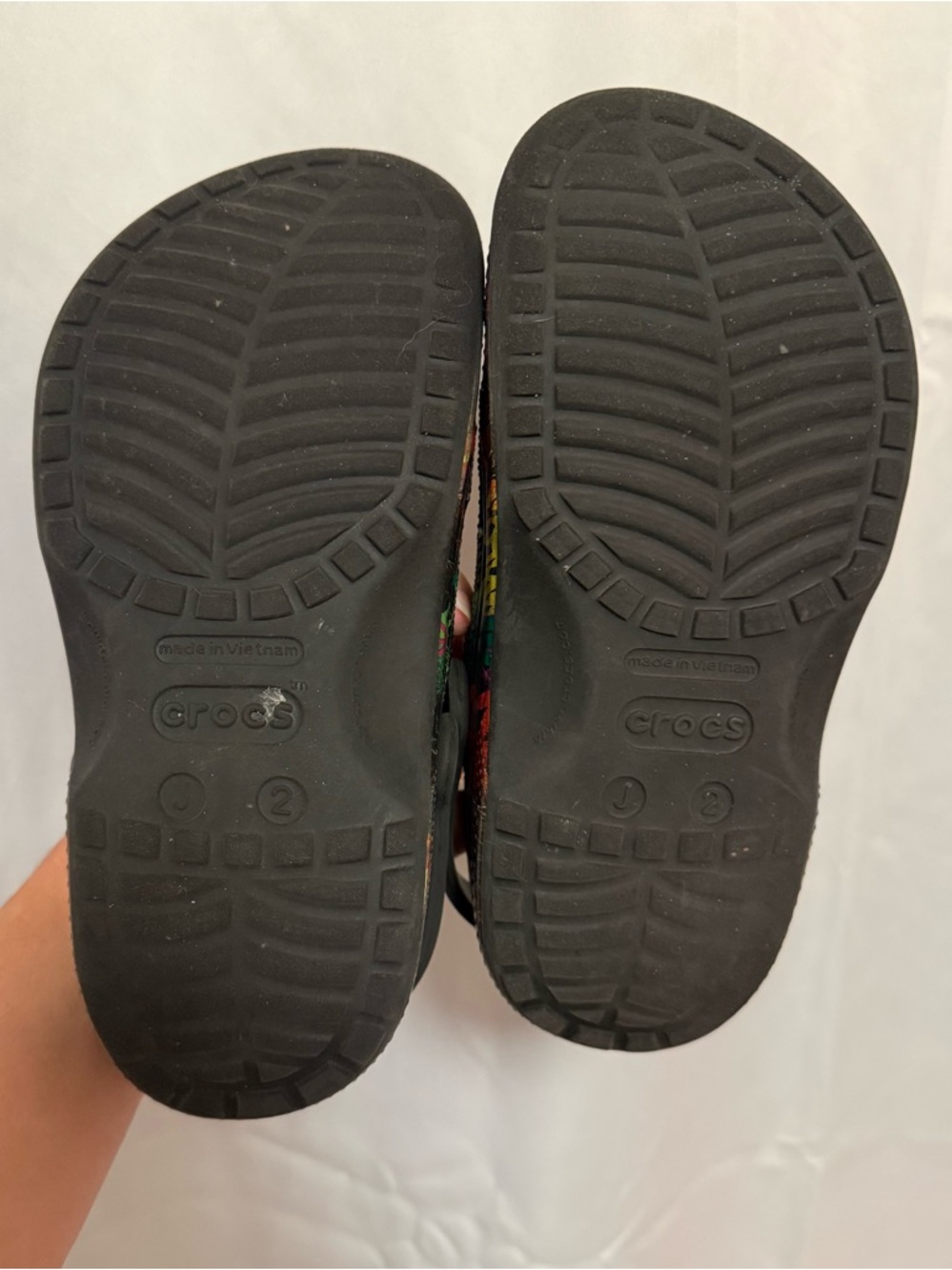 Crocs Kids' Classic Marvel Avengers in black - Picture 4 of 6